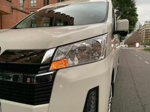 Toyota Hiace 2.8 Tdi Commuter 6at 14a