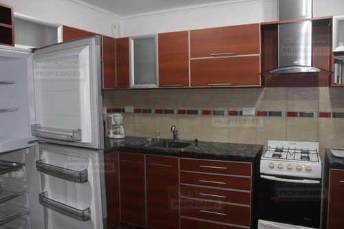 Casa De 2 Dormitorios, 2 Baños, Con Garage, Pileta De Natación Y Parrilla