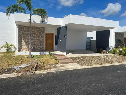 Hermosa Casa En Residencial Cerrado San Cristóbal