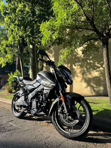 Rouser Ns 200