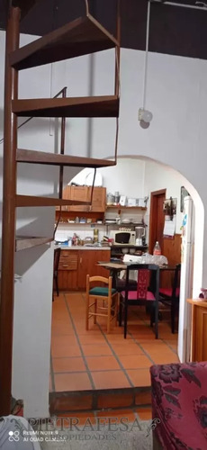 Casa En Venta Con Renta 2 Dormitorios, 2 Baños Y Azotea Con Parrillero-juan Arteaga- Cerrito