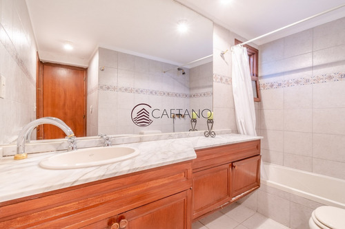 Espectacular Casa De Cinco Dormitorios Y Piscina En Venta - Playa Mansa- Ref: 2734