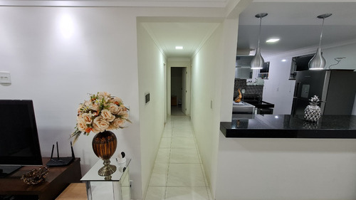 Apartamento De 70m² Com Dois Quartos, Com Uma Suíte, Todo Em Porcelanato No Bairro Bom Jardim.