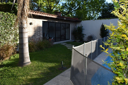 Casa En Predio Cerrado 3 Dormitorios Y 3 Baños