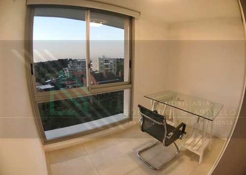 Apartamento En Edificio Altos Del Plata De 2 Dormitorios