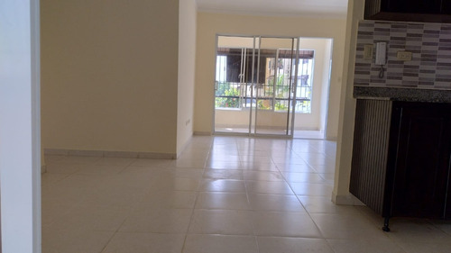 Apartamento 1er Piso, 3 Habitaciones Av. Monumental, A/infantil, Cancha Basquet