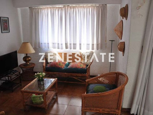 Apartamento En Las Delicias, 3 Dormitorios Con Parrillero