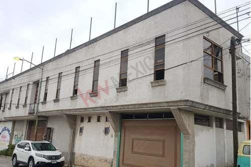 Imagen 1 de 18 de Casa Con Local Comercial En Planta Baja