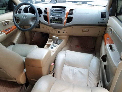 Imagen 7 de 11 de Toyota Fortuner Sr 2011 V6 4x4 Automático