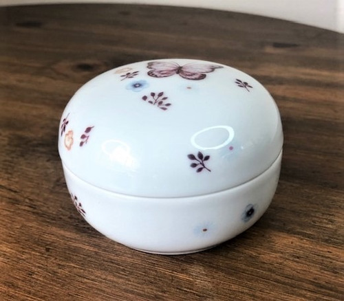 Imagem 4 de 4 de Porta Joia De Porcelana Borboleta