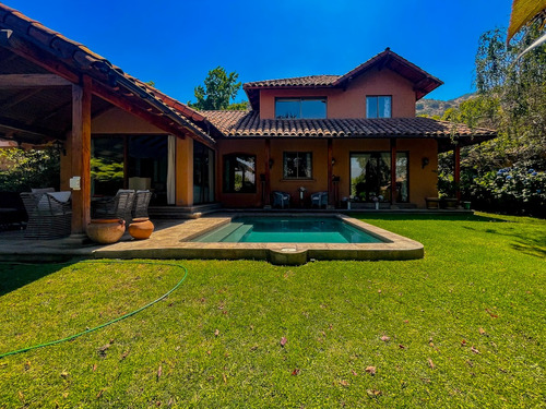 Linda Casa En Golf De Manquehue,mejor Sector La Dehesa: 