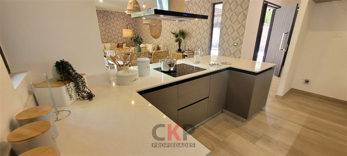 Casa En Condominio Pasos Grange/ 4d/3b/2 Estacionamientos