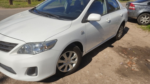 Imagen 1 de 11 de Toyota Corolla 2013 1.8 Xli Mt 136cv