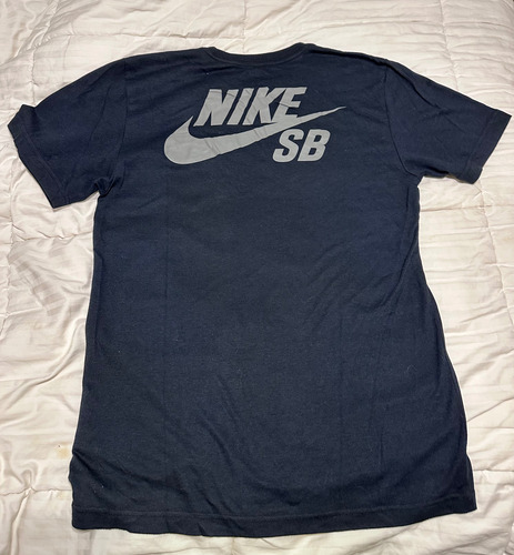 Remera Nike Sb - Hombre - Talle S Amplio (Usado)