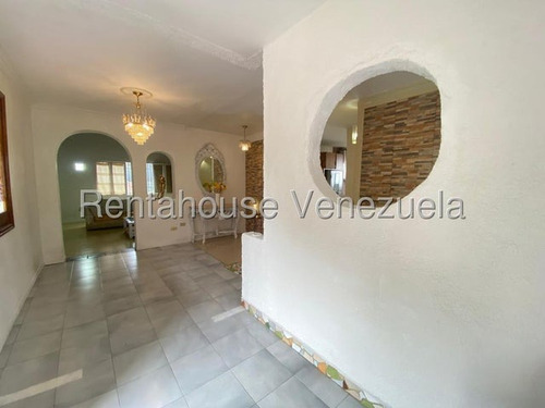 Hermosa Y Amplia Casa En Venta. Urb. Los Naranjos Del Cafetal.