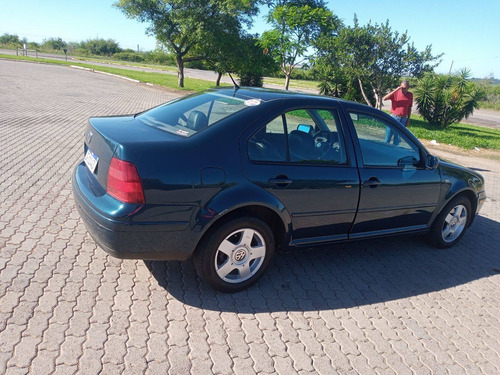 Imagem 2 de 8 de Volkswagen Bora 2001 2.0 Comfortline Aut. 4p