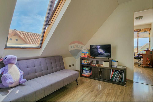 Oportunidad!! Casa Familiar, Gran Patio! 4d/3b
