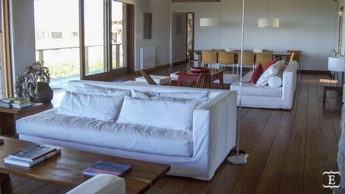 Casa En Alquiler Por Temporada De 8 Dormitorios En Club De Mar