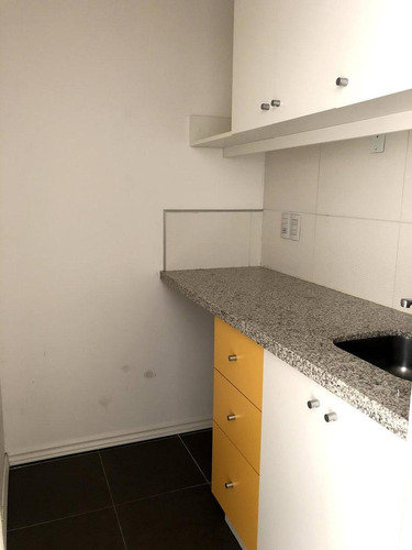 Oficina En Edificio De Oficinas Dhk - Br. Artigas Frente A La Española