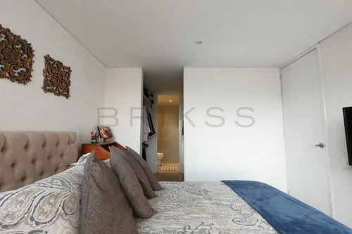 Apartamento En Venta En La Merced. Cod V5801