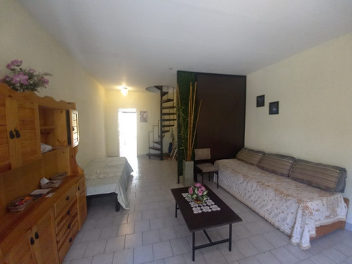 Duplex De 3 Amb En Excelente Zona De Santa Teresita, Amoblado. Calle 34 E/ 4 Y 5