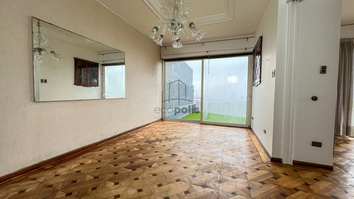 Encantadora Casa Con Diseño Clásico Y Vista Al Mar En Viña