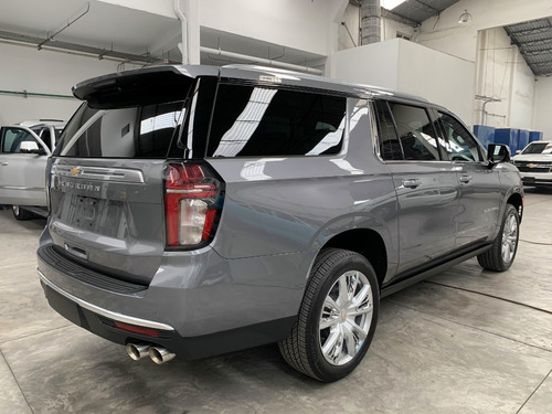 Imagen 2 de 8 de Chevrolet Suburban High Country 2021