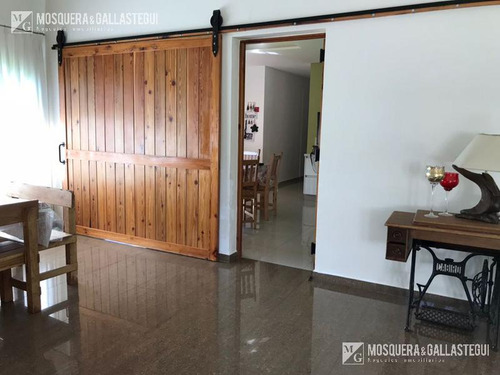 Mosquera Y Gallastegui - Casa En San Isidro Labrador.