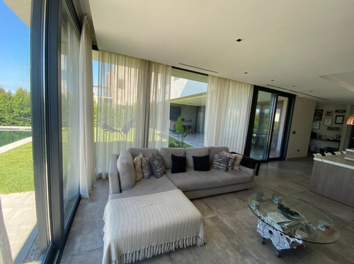 Casa En Venta Ubicado En El Yacht, Nordelta, G.b.a. Zona Norte
