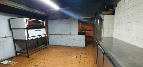 Imagen 12 de 13 de Local En Esquina Con Deposito-en Venta