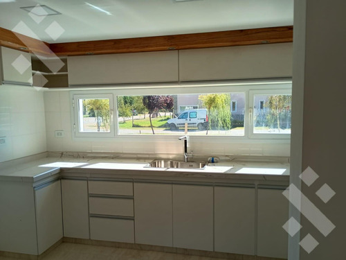 En Venta, Casa En B° Privado, Paraíso Del Limay, Plottier