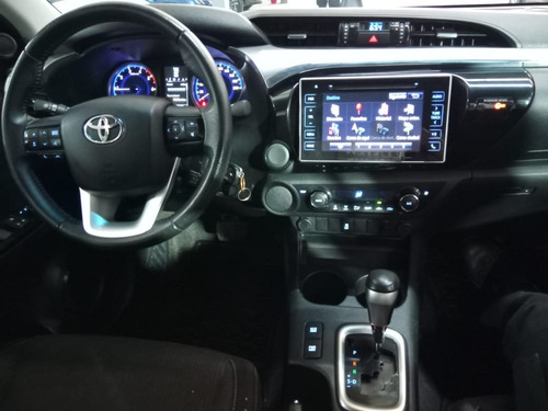 Imagen 16 de 25 de Toyota Hilux Srv 4x2 Aut