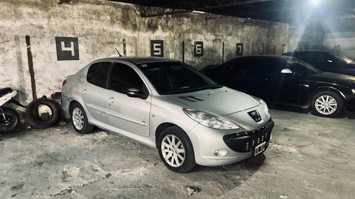 Peugeot 207 1.4 Sedan Hdi Xt