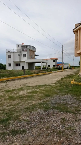 Vendo Solares En La Av. Ecológica Y Marginal La Américas , Santo Domingo , República Dominicana