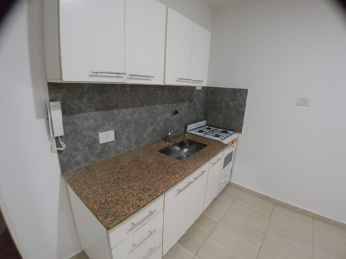 Imagen 5 de 10 de Departamento Con Renta- Chilavert