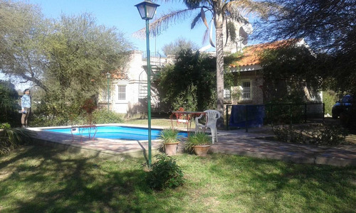 Importante Casa En El Barrio Zanjon