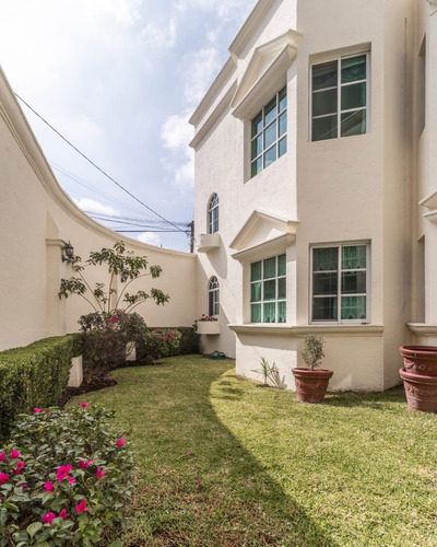 Imagen 2 de 10 de Casa En Venta De 4 Recamaras En Álamos