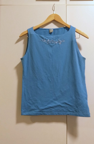 Musculosa Celeste Ver Con Bordado. Talle Xl