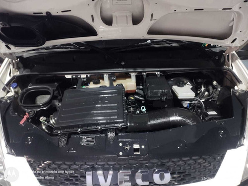 Imagem 9 de 10 de Iveco Daily 30s13 Baú 2019