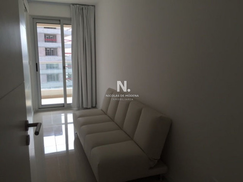 Apto 2 Dorm Y Medio, 2 Baños, Balcón- Ref: 1766