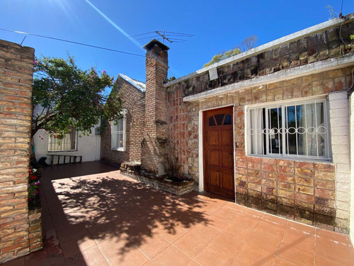 Casa En Venta 3 Dormitorios. Barrio Ituzaingó