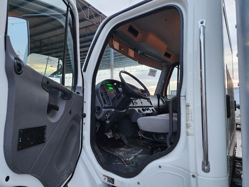 Camion Rabon Seminuevo M2 Caja Seca Con Rampa Hidraulica