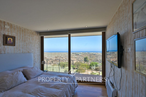 Casa De Ensueño Con Vista Despejada Al Mar En Excl...