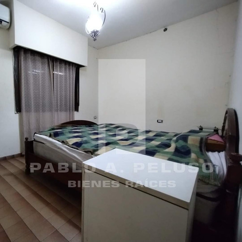 Quinta Con Quincho Y Piscina, Casa 4 Ambientes Y Casa De Caseros. Pontevedra, Merlo. Zona Oeste. Buenos Aires