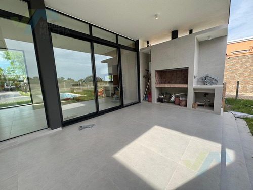 Venta De Casa Son Pileta - San Ramiro Pilar Del Este