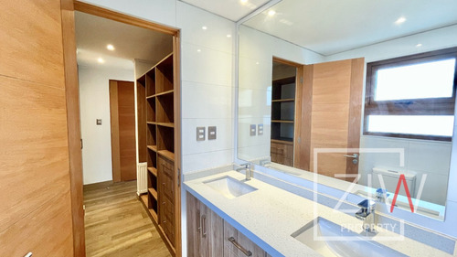 Casa Mediterránea Nueva 5d4b, Alto Las Condes - Ziw Property