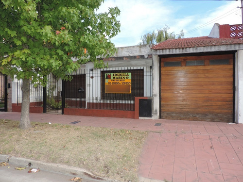 Casa Muy Amplia De 3 Amb. Gge. 3 Autos, Parrilla, Lav. Patio, Lote Libre
