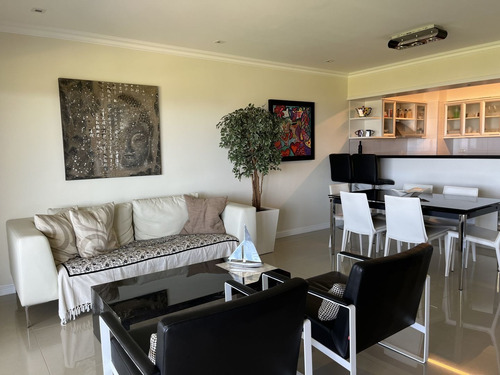 Imagen 3 de 22 de Apartamento En Venta De 2 Dormitorios En Playa Mansa (ref: Bpv-8755)