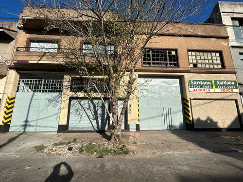 Importante Galpón De 890 M² - Sobre Lote De 17.32x44 M. Valentin Alsina