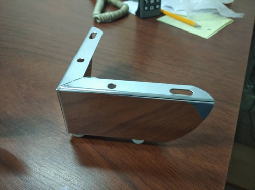 Imagen 1 de 8 de Patas Para Muebles Cromadas De Metal En L De 5cm